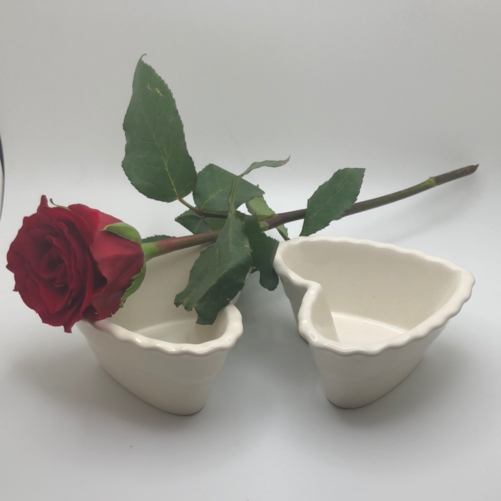 Crate & Barrel 2 White Ceramic Heart-Shaped Baking Dishes. VTG Romantic EC